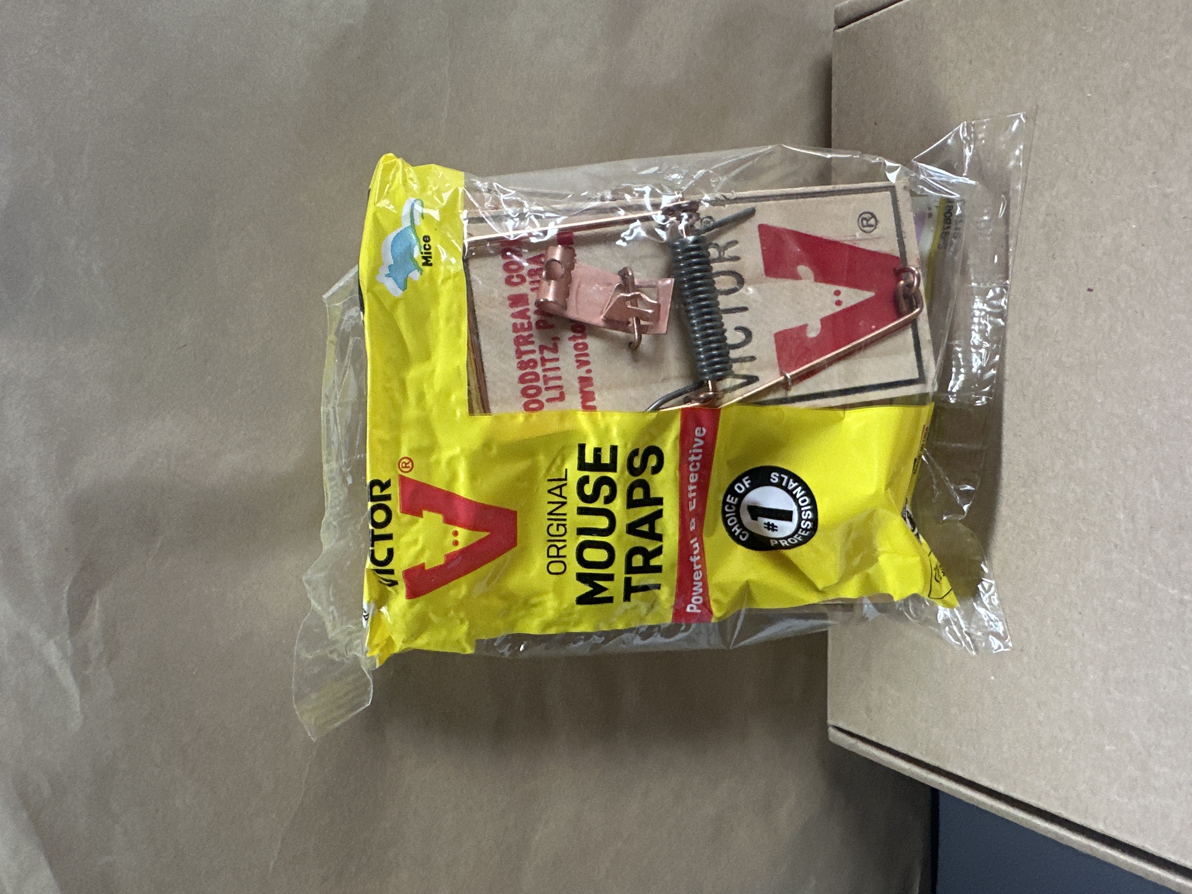 Victor Metal Pedal Mouse Trap w/wood base - 4 COUNT