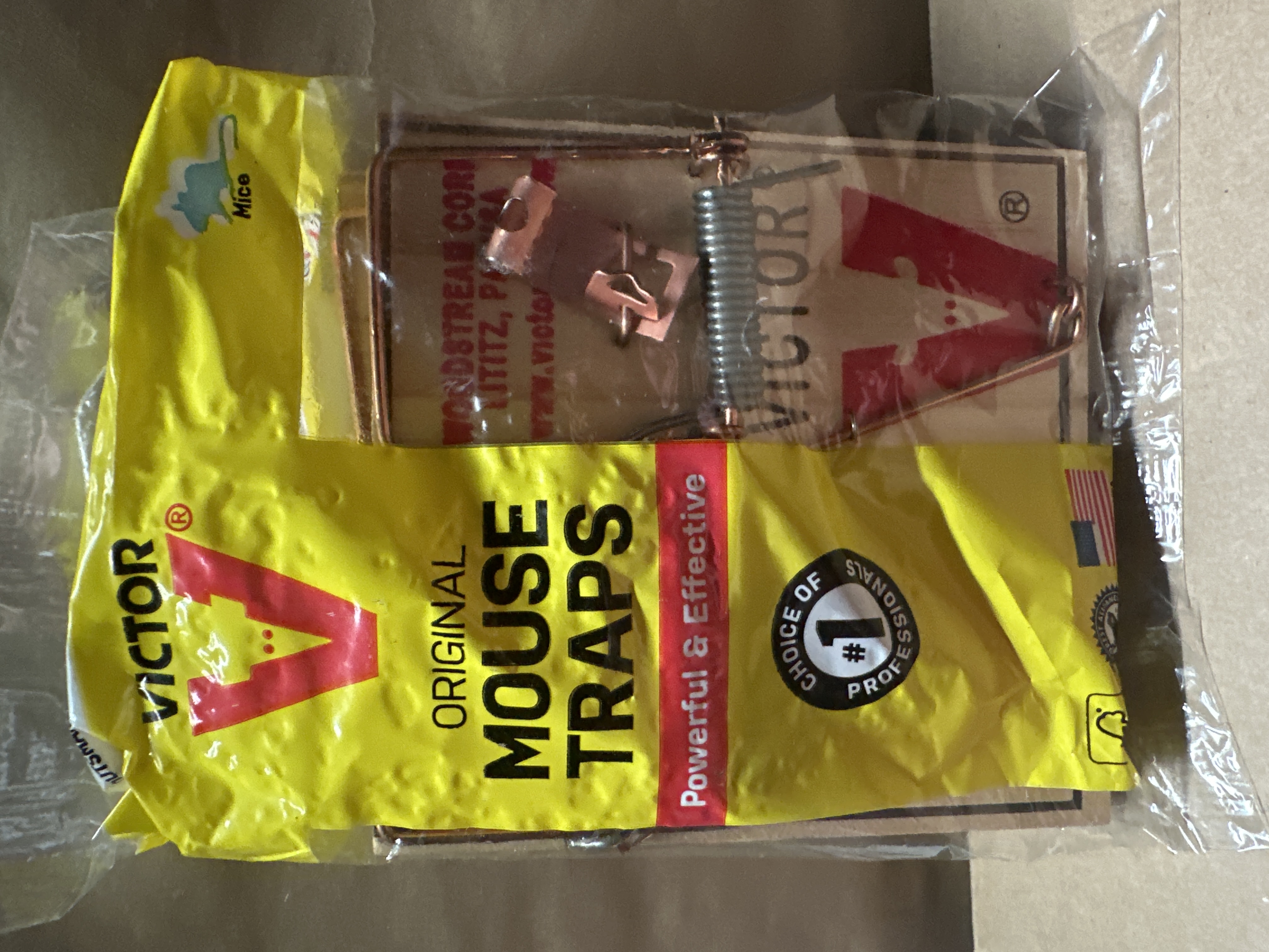 Victor Metal Pedal Mouse Trap w/wood base - 4 COUNT