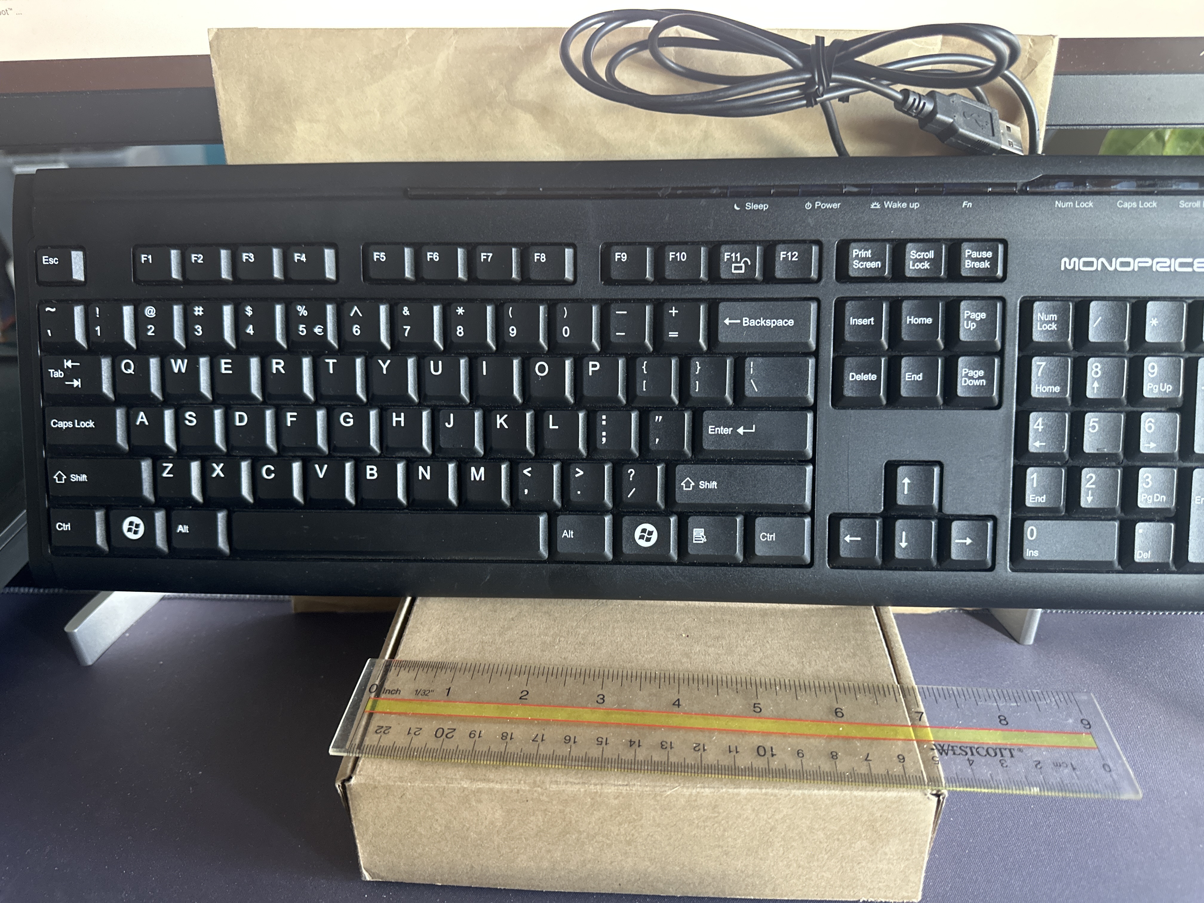 Monoprice Wired USB Keyboard with Numeric Keypad — photo 2
