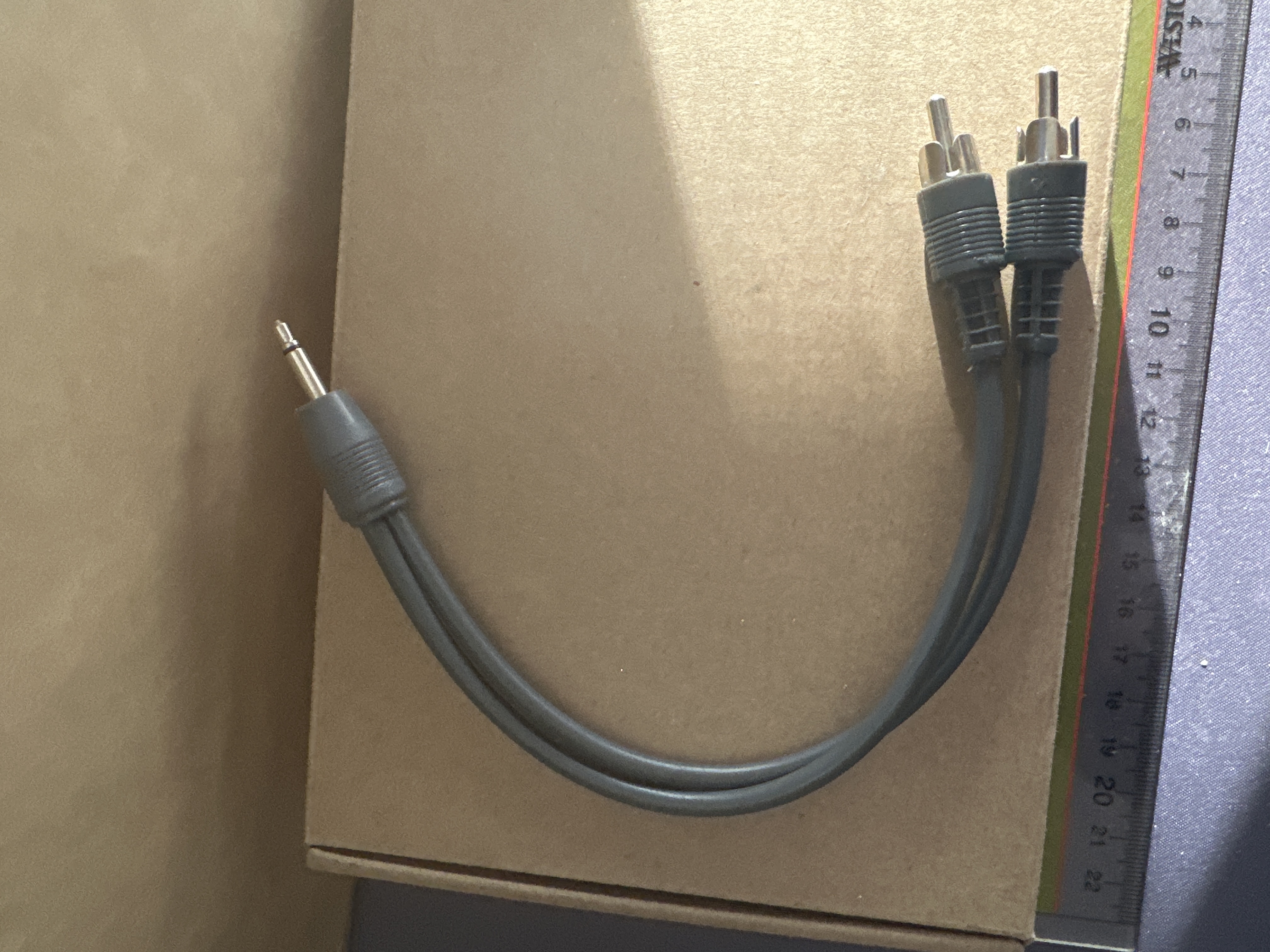 3.5mm to Dual RCA Audio Cable ~9 inches — photo 2
