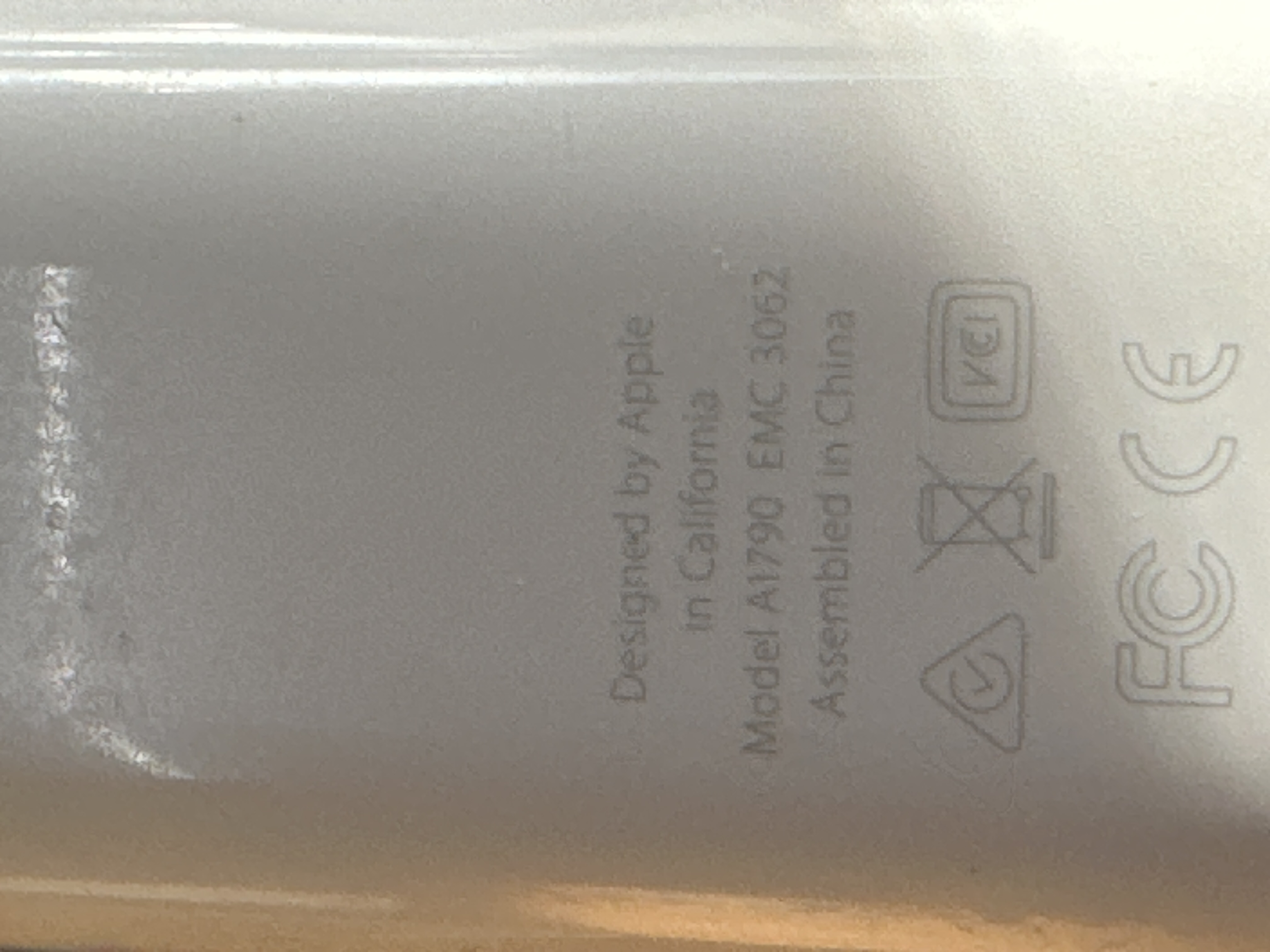 Apple Thunderbolt 3 (USB-C) to Thunderbolt 2 Adapter — photo 2