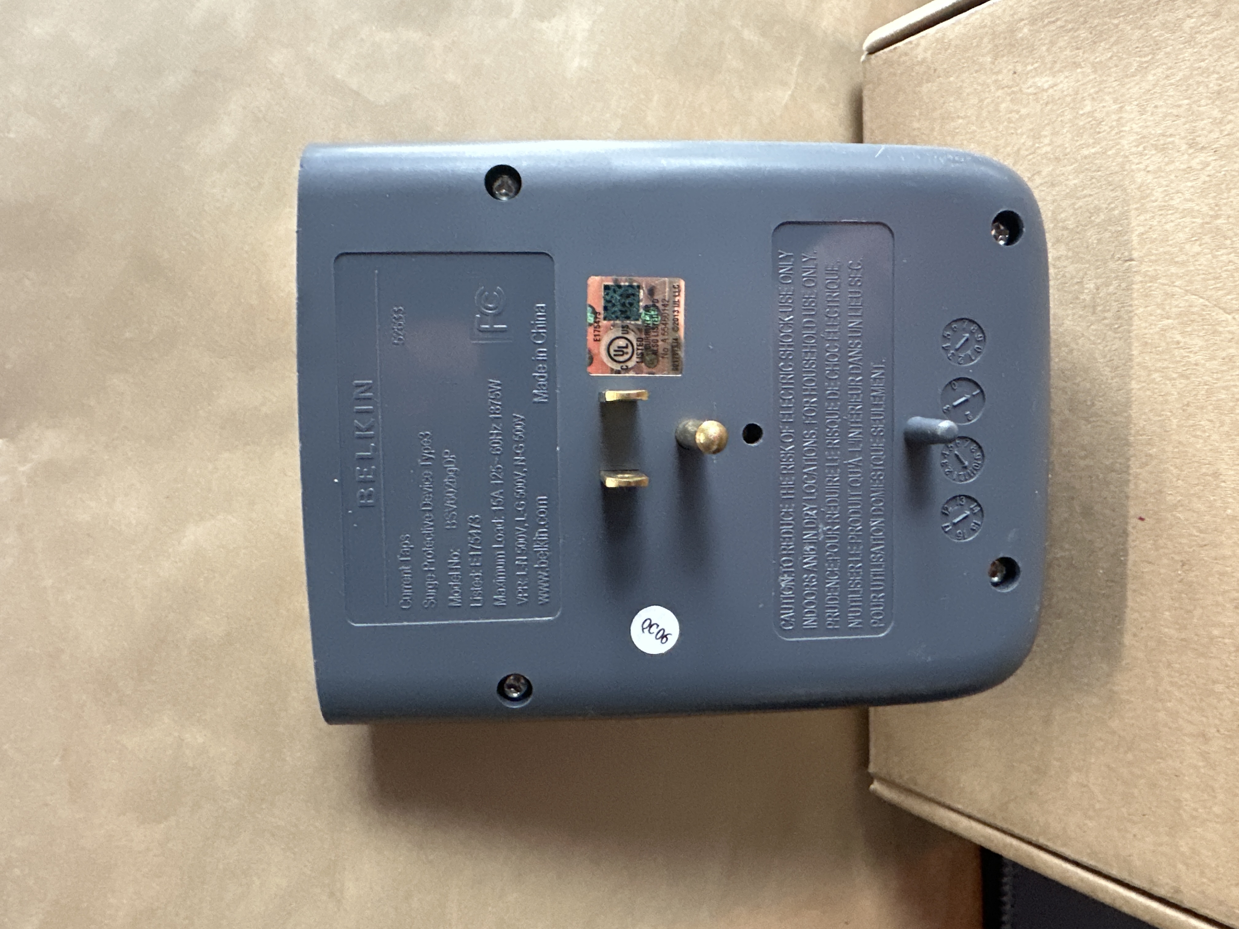 Belkin 900J Wall Surge Protector with 6 Outlets and USB Charging — photo 2
