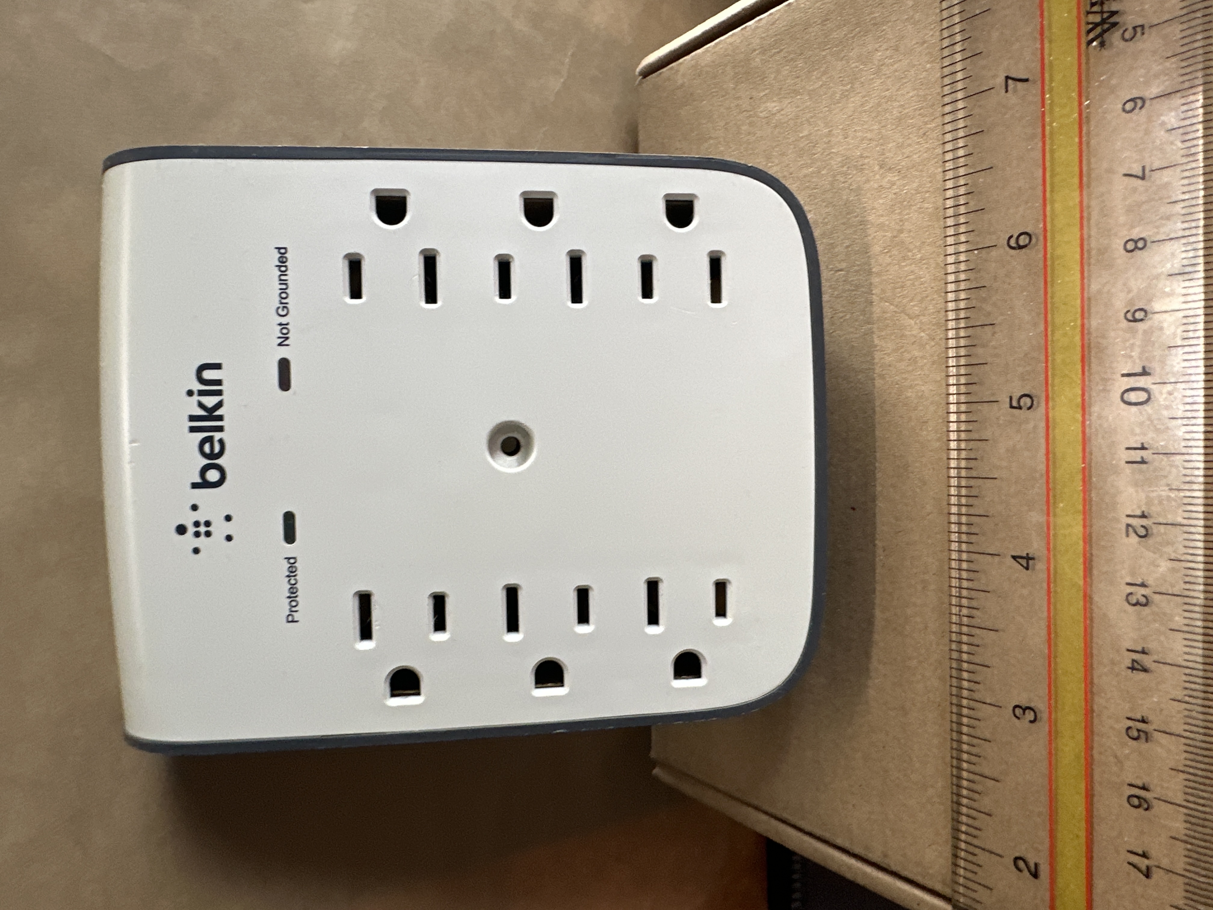 Belkin 900J Wall Surge Protector with 6 Outlets and USB Charging — photo 3
