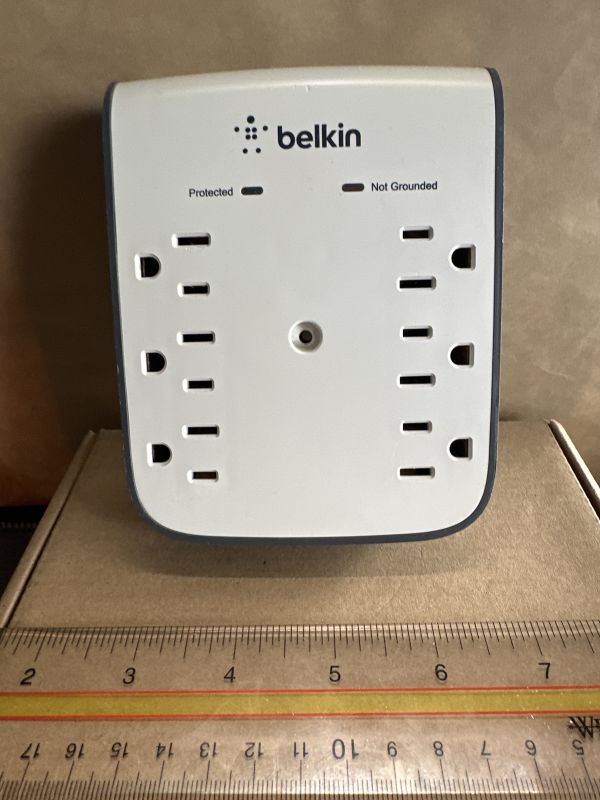 Belkin 900J Wall Surge Protector with 6 Outlets and USB Charging